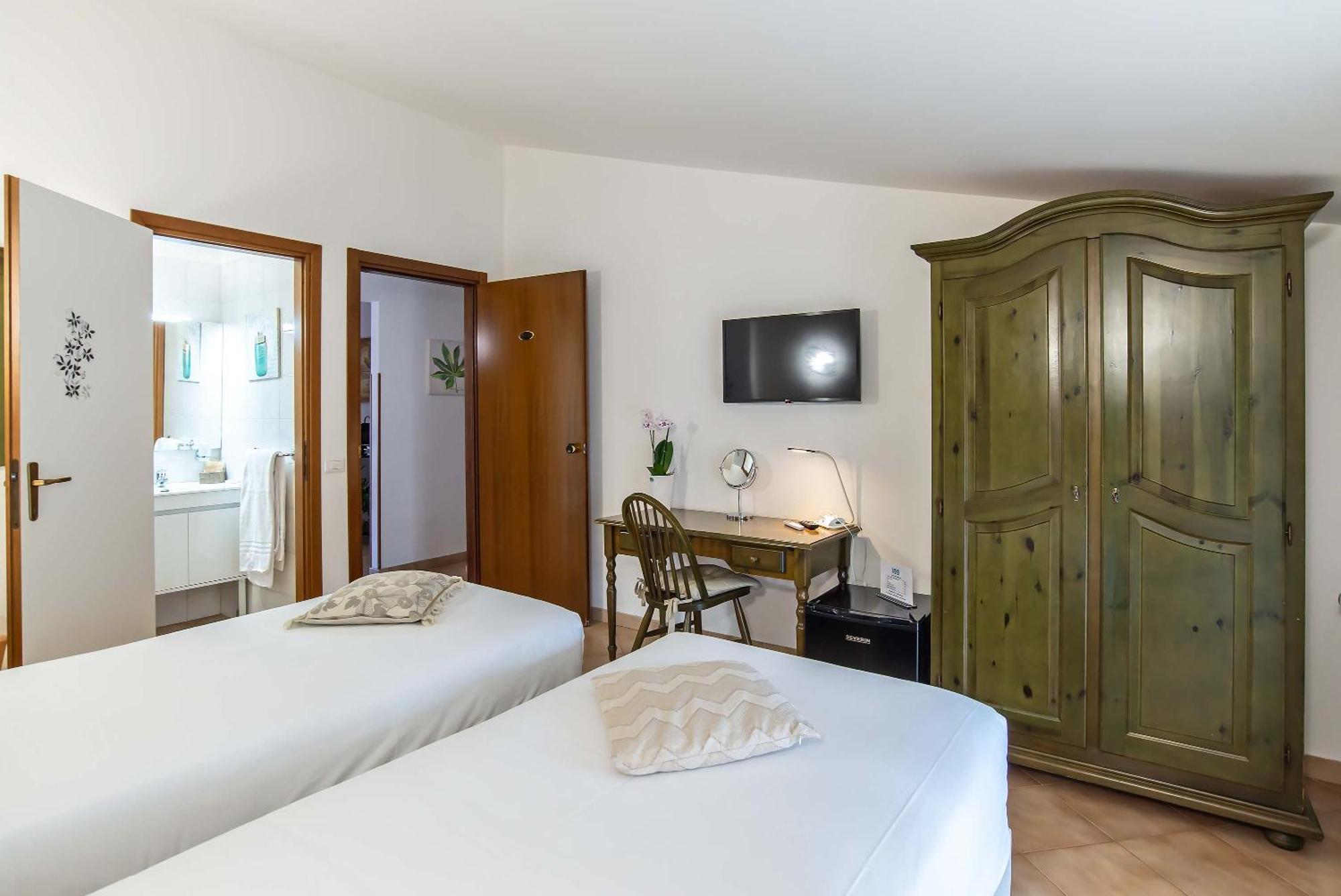 Plaza Rooms تْشامبينو المظهر الخارجي الصورة