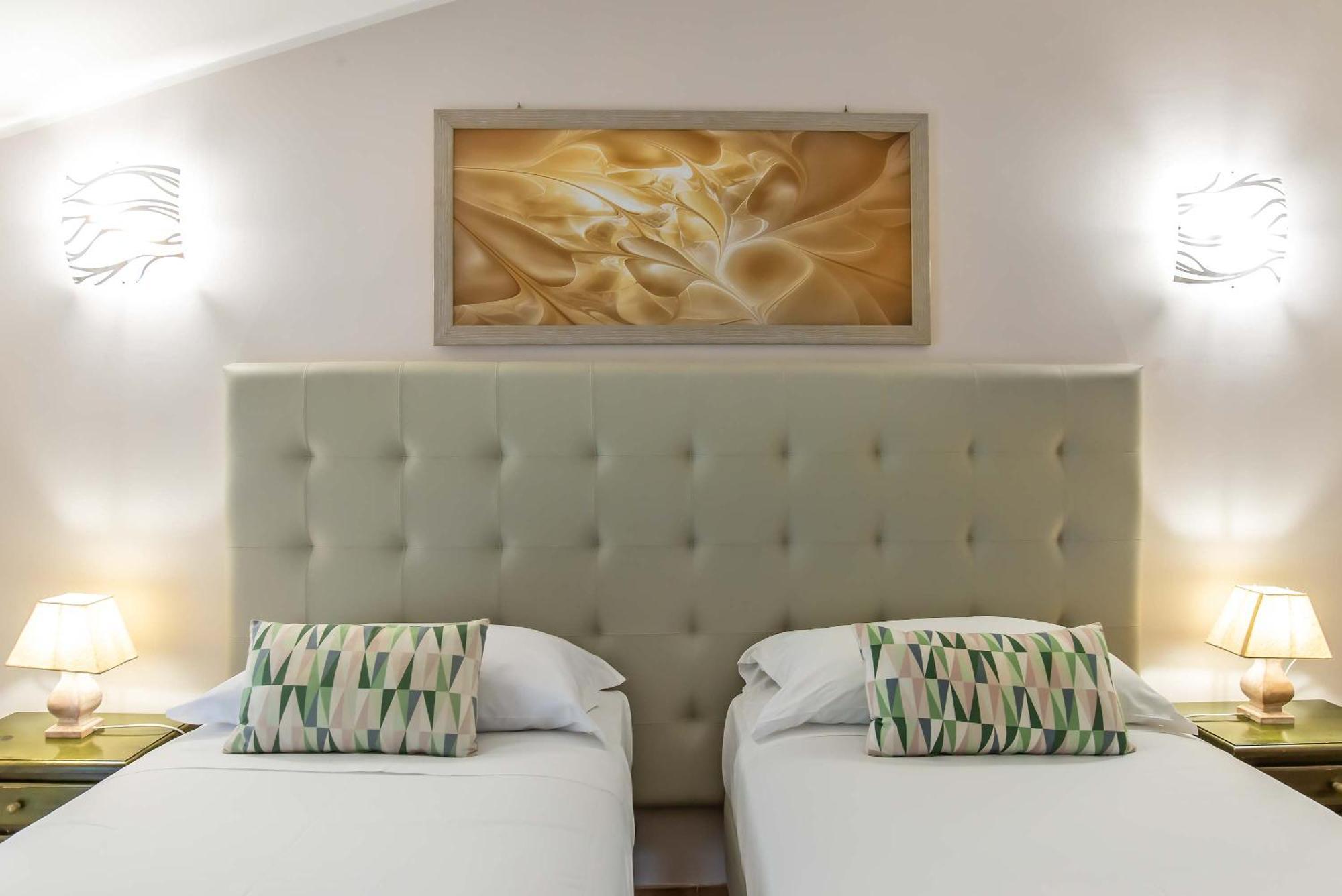 Plaza Rooms تْشامبينو المظهر الخارجي الصورة