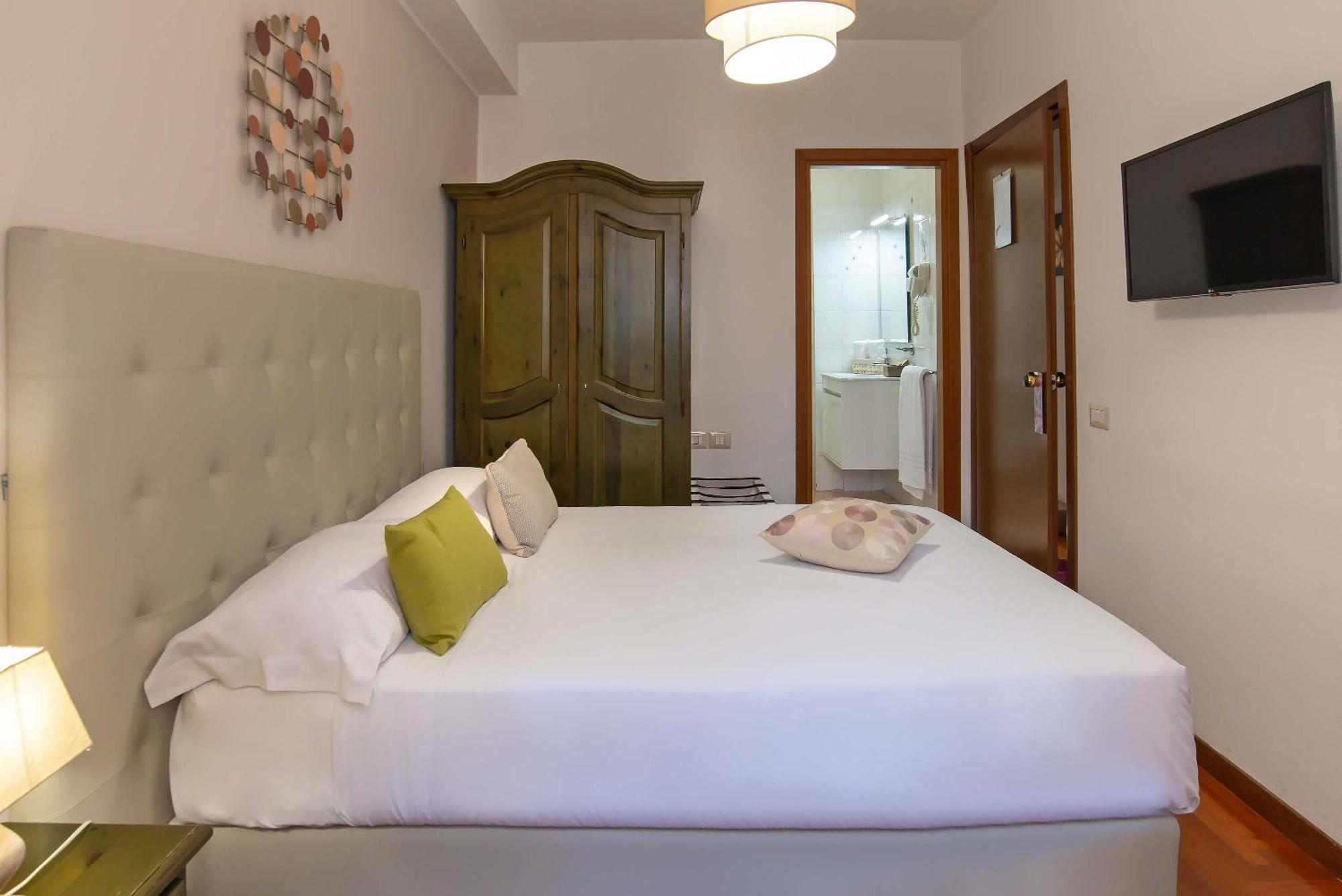 Plaza Rooms تْشامبينو المظهر الخارجي الصورة