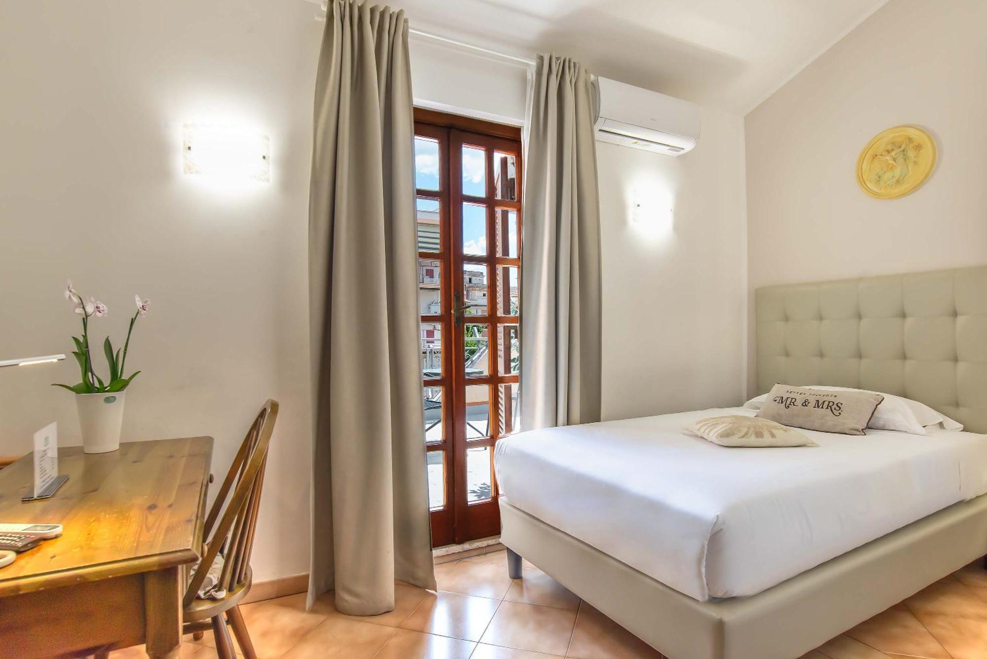 Plaza Rooms تْشامبينو المظهر الخارجي الصورة