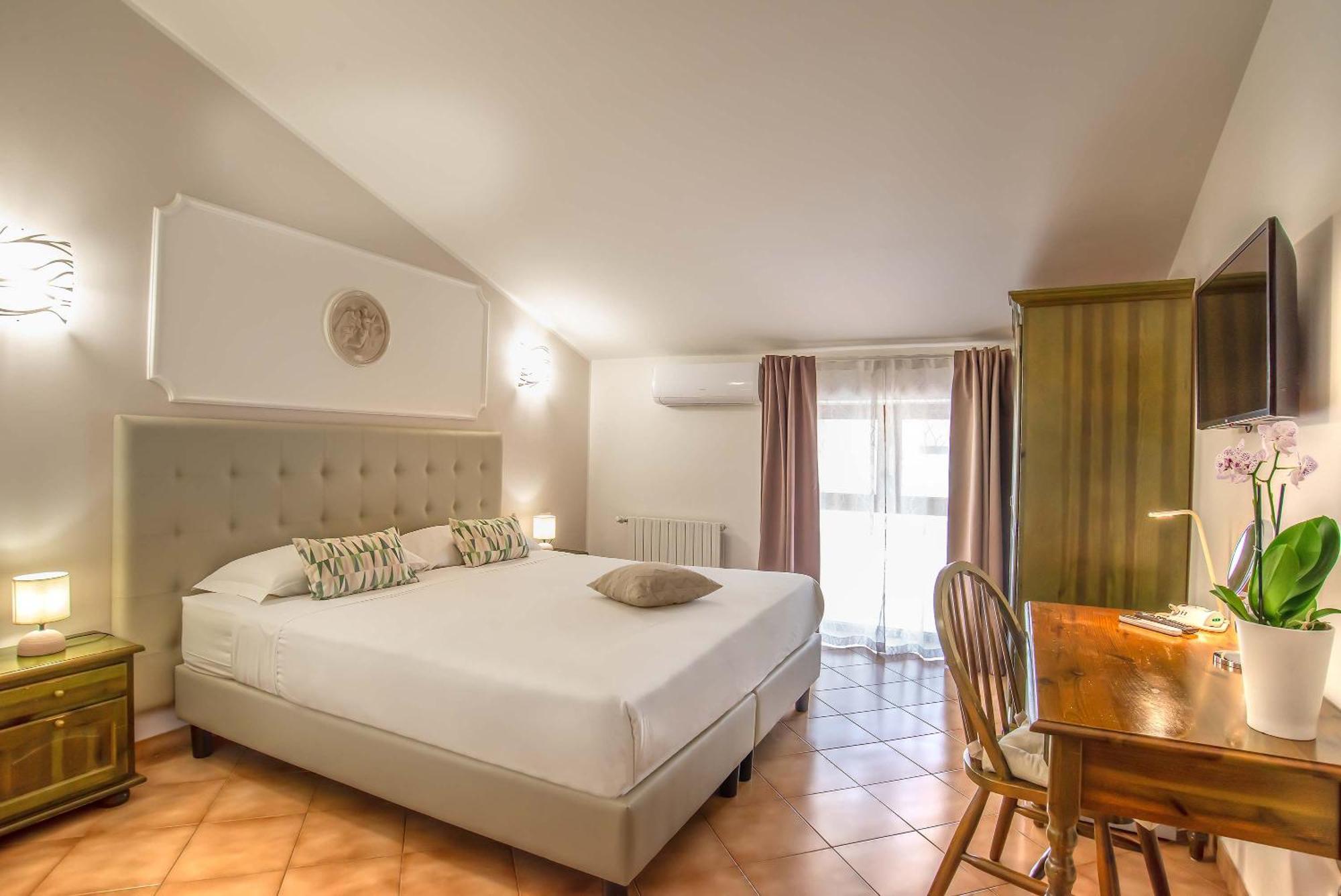 Plaza Rooms تْشامبينو المظهر الخارجي الصورة
