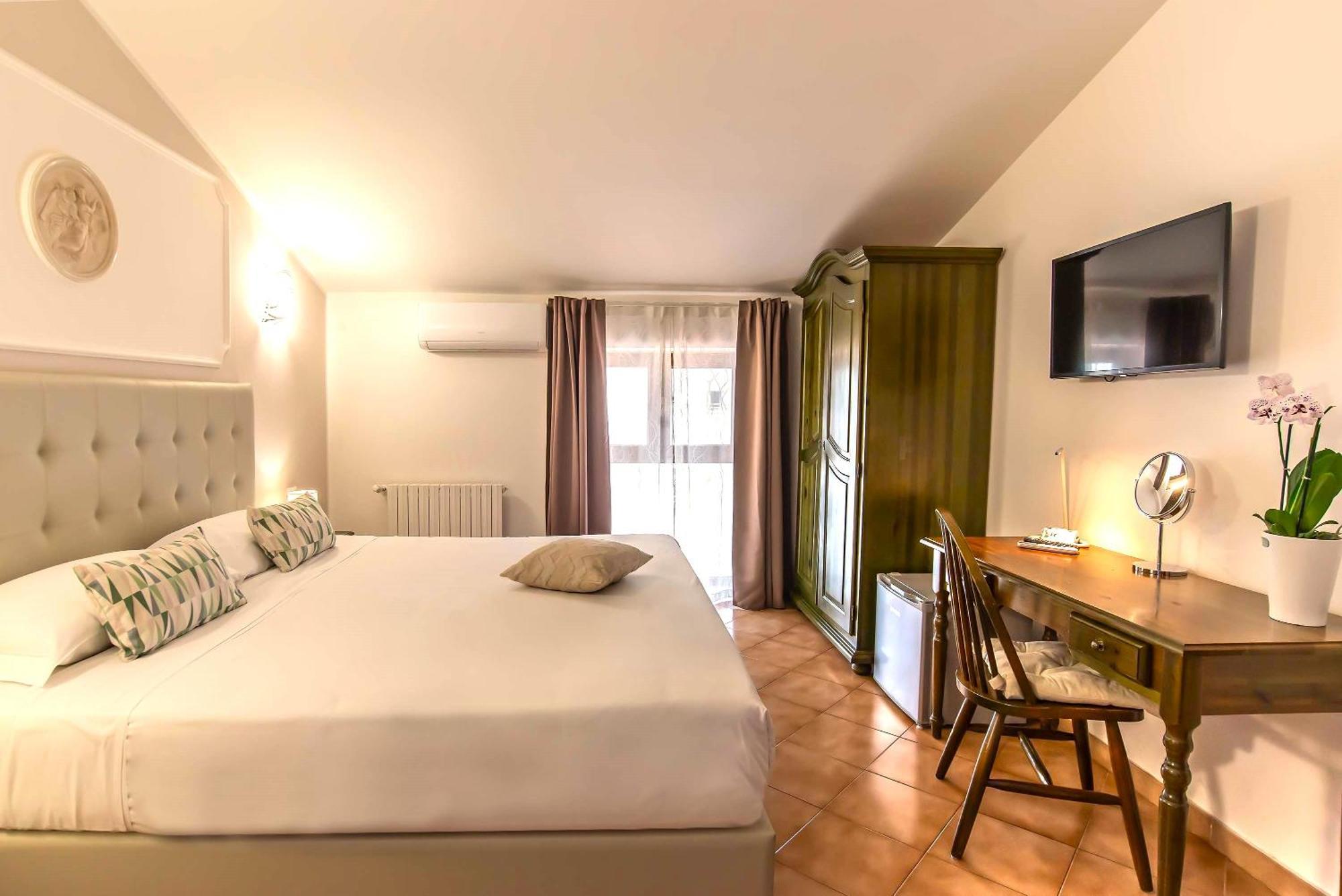 Plaza Rooms تْشامبينو المظهر الخارجي الصورة