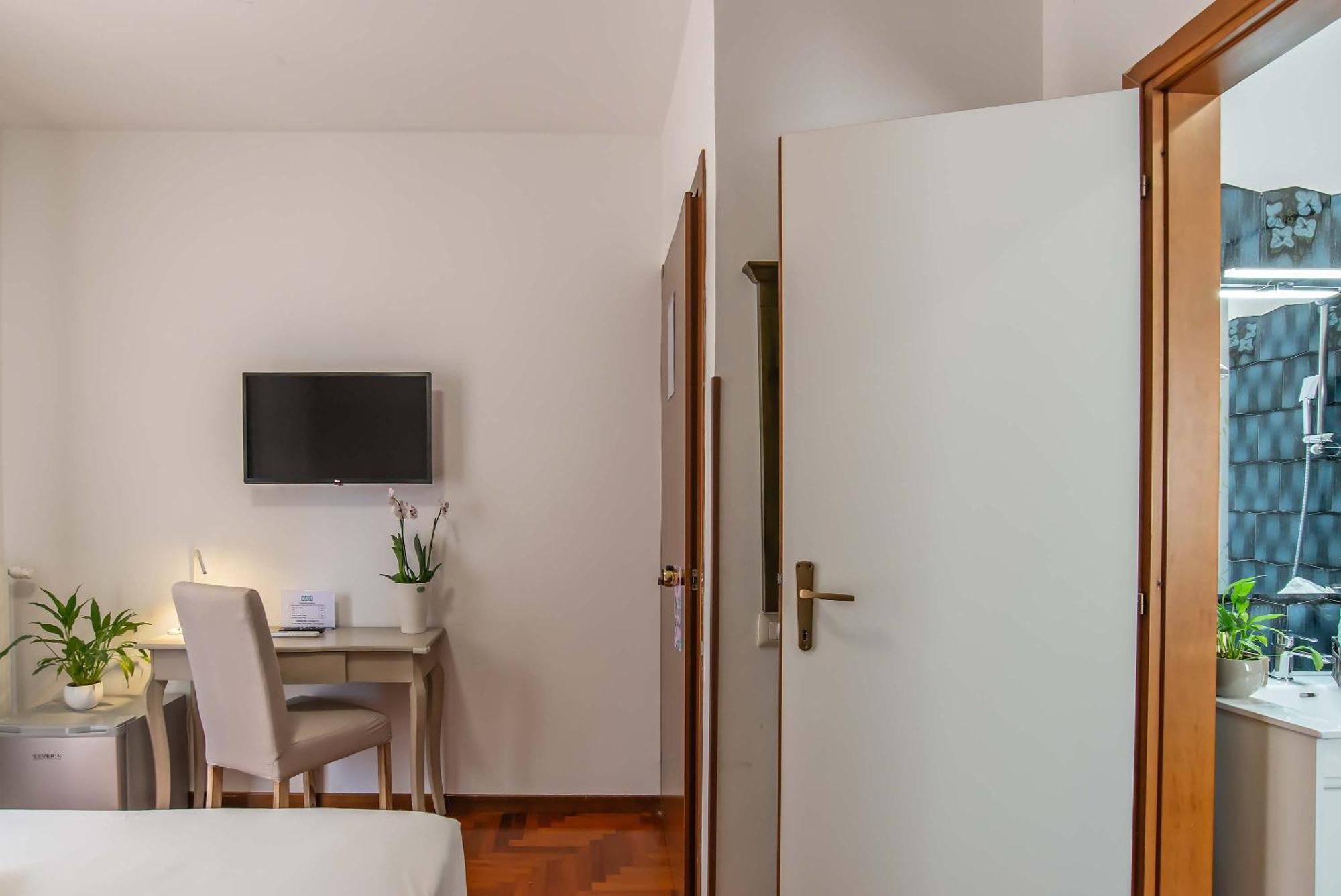 Plaza Rooms تْشامبينو المظهر الخارجي الصورة