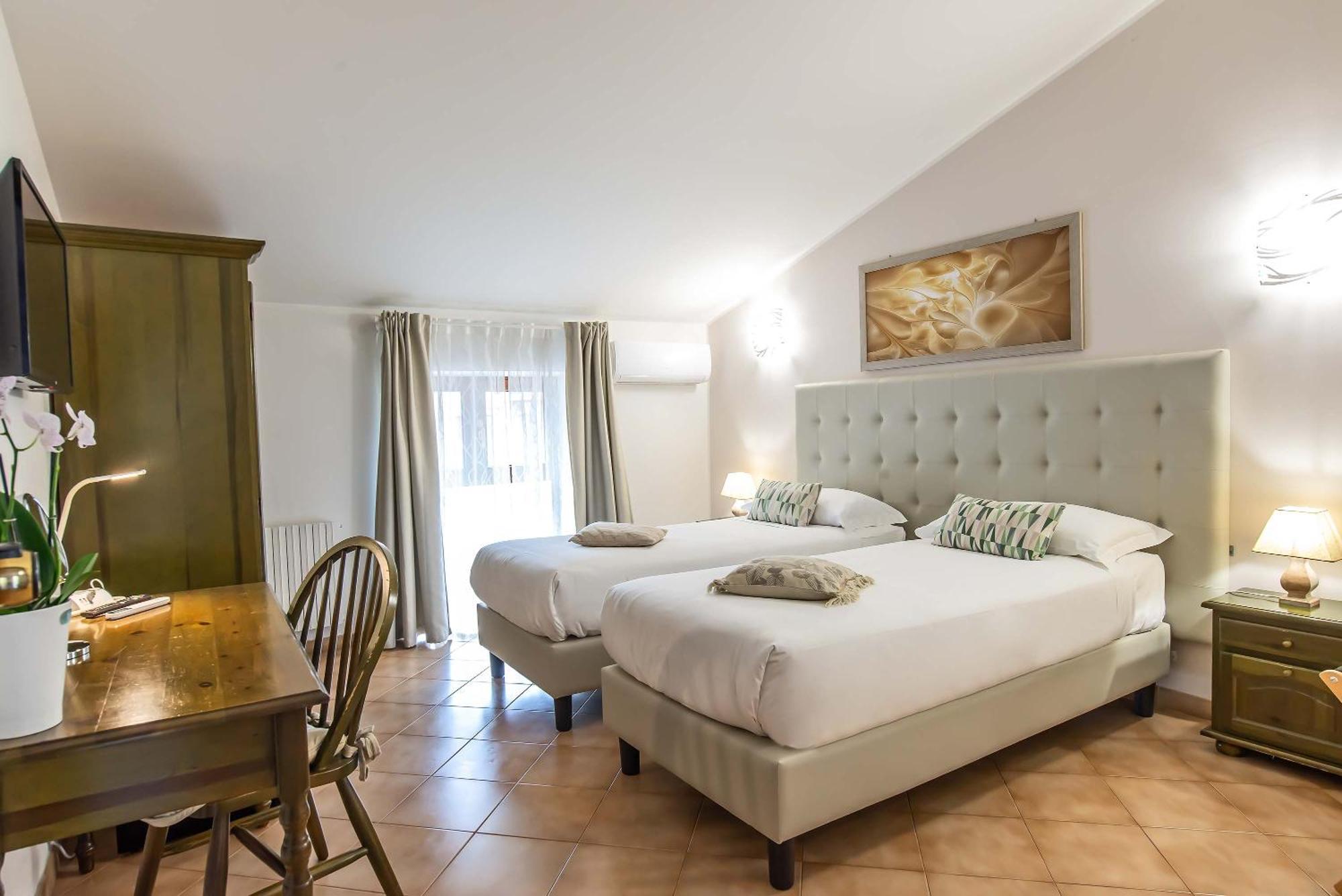 Plaza Rooms تْشامبينو المظهر الخارجي الصورة